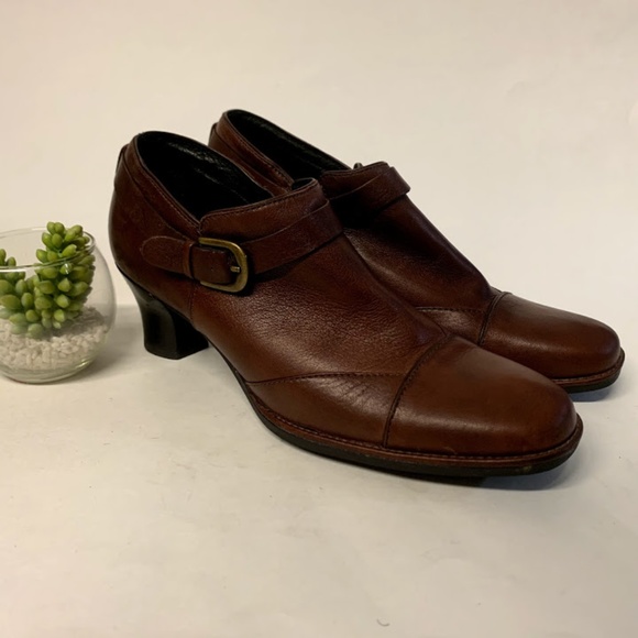 Clarks Brown Leather Buckle Detail Ankle Boots - Picture 1 of 8